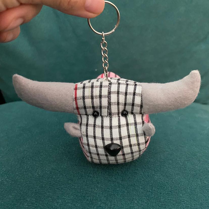 พวงกุญแจตุ๊กตาผ้าขาวม้าควายน้อย ทำจากผ้าขาวม้า งานแฮนด์เมด