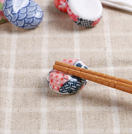 ฐานรองตะเกียบ เซรามิก สไตล์ ญี่ปุ่น ที่รองตะเกียบ เมล็ดถั่ว ลายญี่ปุ่น ขนาด Set 6 ชิ้น ของชำร่วยงานแต่งงาน เก๋ ๆ 807779