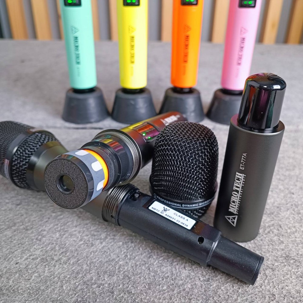 มี 4 สีให้เลือก MICROTECH ET-777A ไมค์ลอย ถือคู่ UHF เครื่องรับเล็ก เขียว / เหลือง / ส้ม / ชมพู ET 777A ET777A ไมค์ลอยมือถือคู่UHF ไมโครโฟนแบบไร้สาย เอไอ-ไพศาล