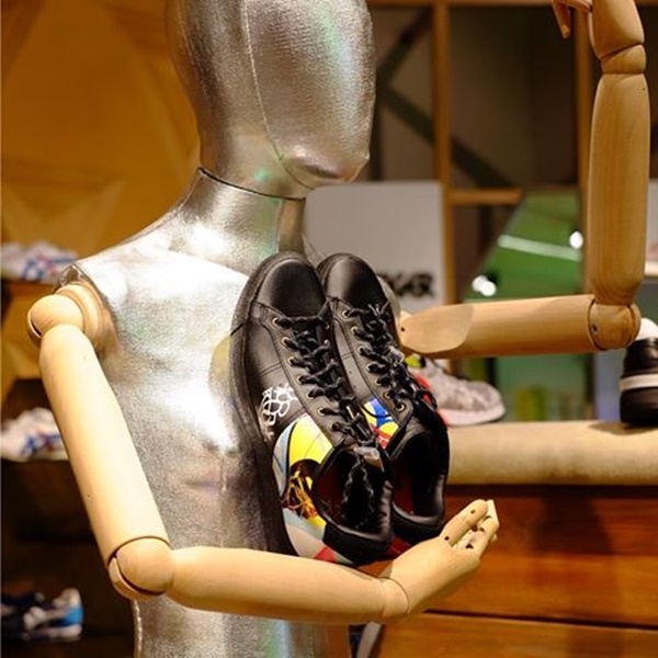 รองเท้าโอนิ LAWNSHIP - Longship Black / Black (HAMILTON YOKOTA)