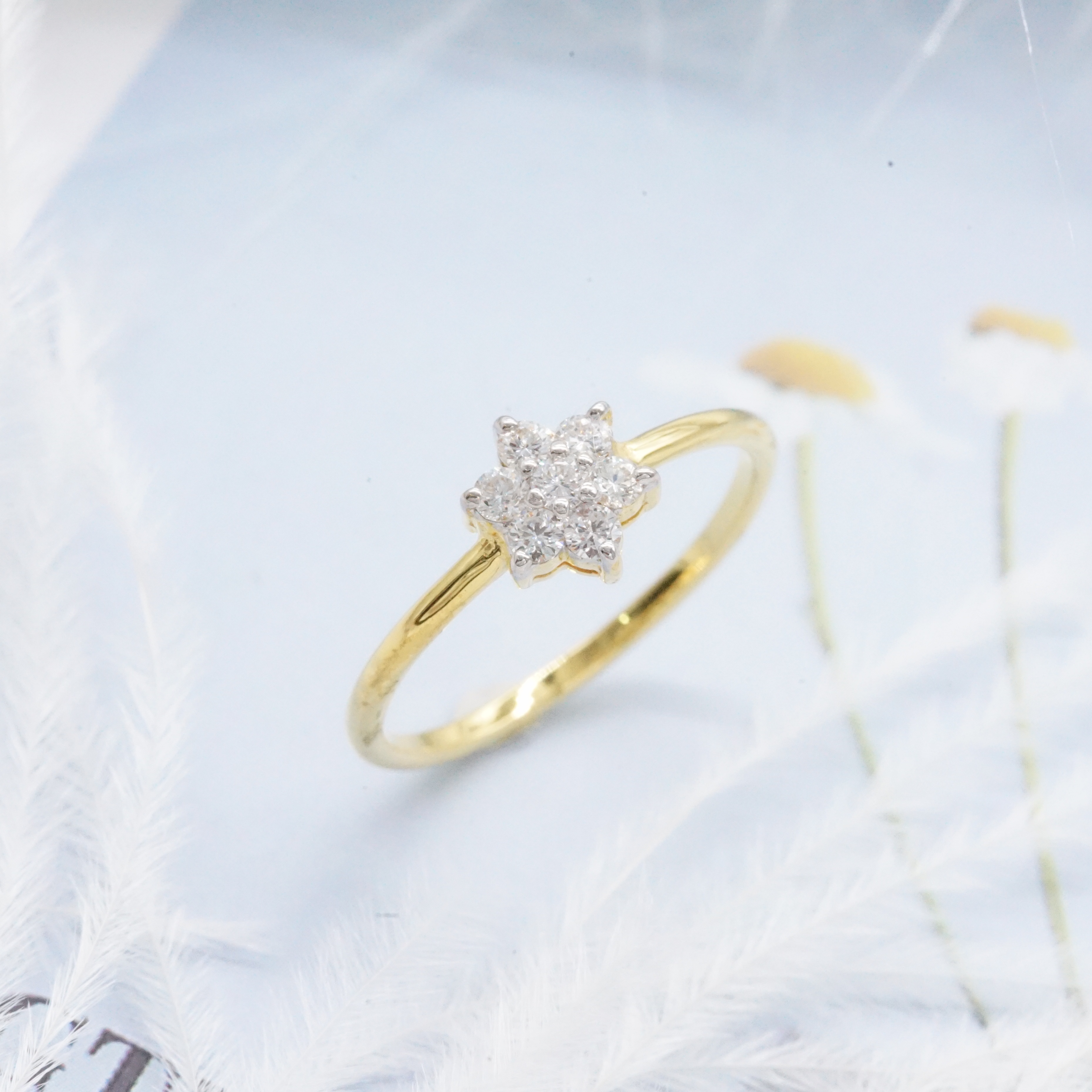 Artisan by nk - แหวนเพชร 21ตังค์ ทรงดอกไม้ ตัวเรือนรูปทรงมินิมอลและดอกพิกุลยุคโมเดิร์น