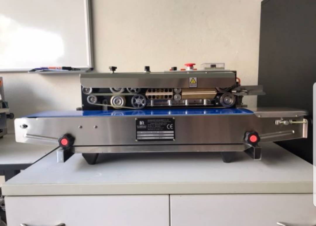 เครื่องซีลสายพาน ( แนวนอน แบบมีระบบพิมพ์วันที่ ) รุ่น FRD1000 W