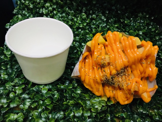 โมเดลเฟร้นฟรายชีสปลอม (สามารถดึงเฟร้นฟรายชีสออกจากถ้วยได้ เพื่อเปลี่ยนไปใส่ถ้วยอื่น)