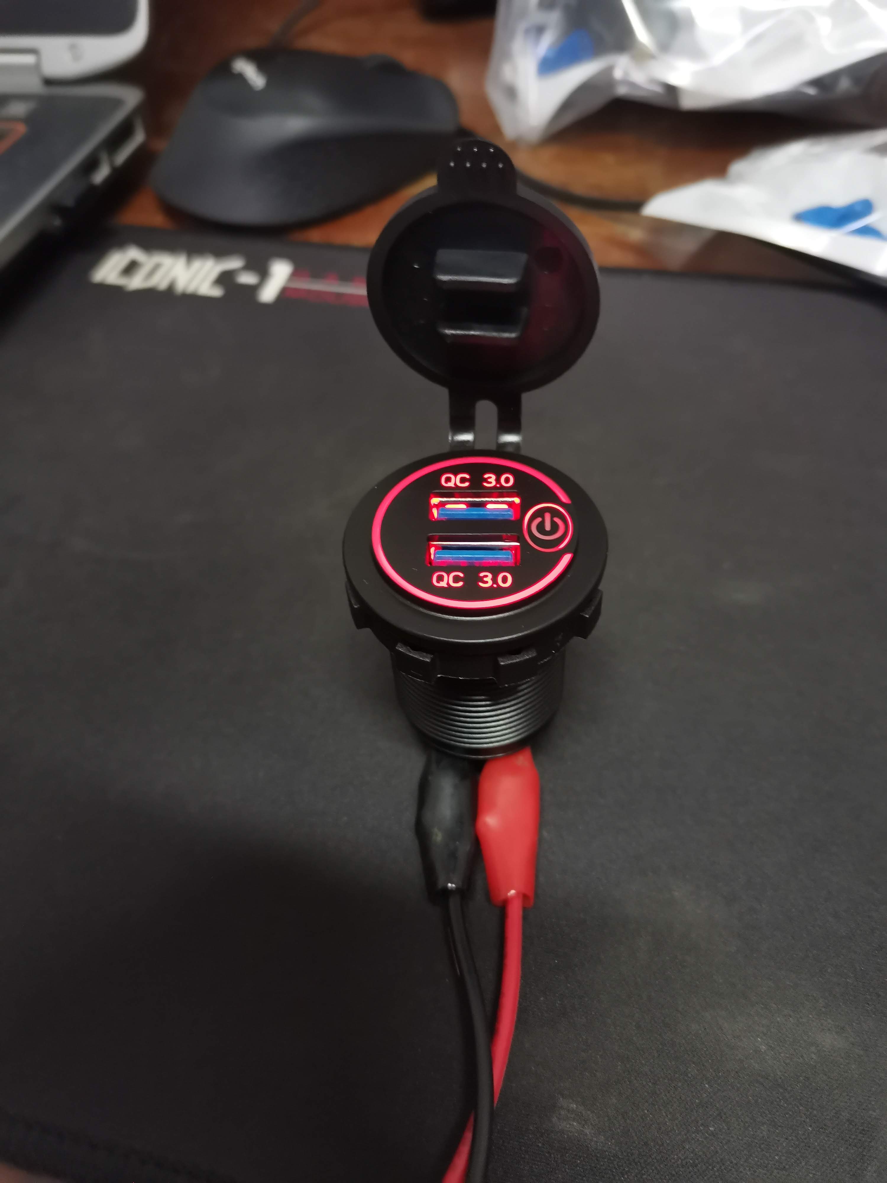 USB Charger QC 3.0A พร้อมสวิทช์สัมพัส งานดี ไฟสวย ชาร์จเร็ว Power Box / USB Car