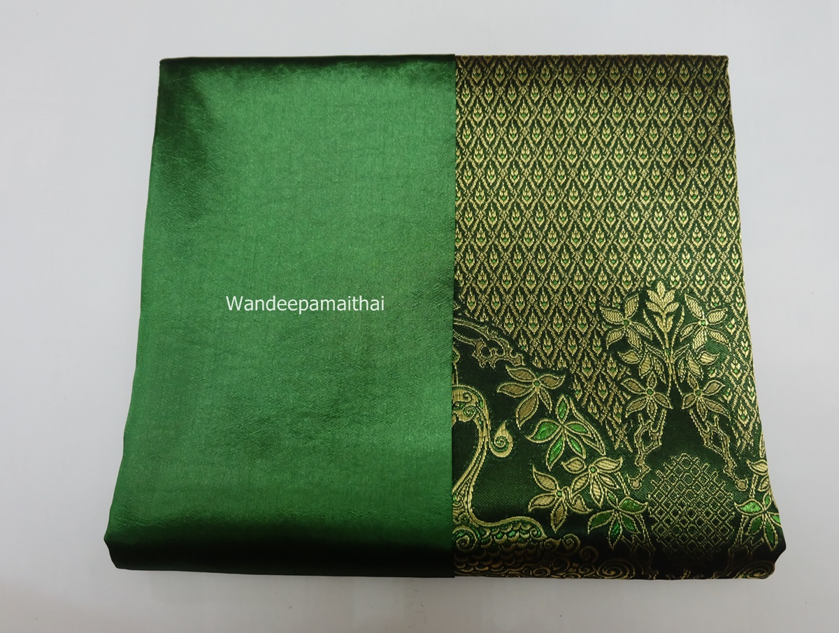 ผ้าไหมเกษตรตัดชุด ลายนกยูง สีเขียว