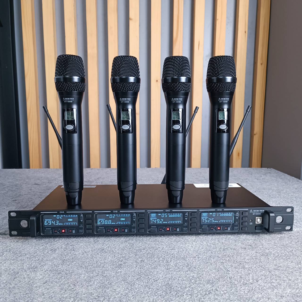 ไมค์4ด้าม MICROTECH MT-999E (4CH) ไมค์ลอย 4ด้าม UHF ไมค์โครโฟน ไมค์ลอย ไมโคร เทค MT 999E MT999E เอไอ-ไพศาล