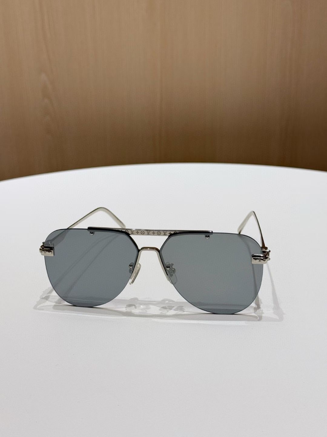 **do**แว่นตากันแดด Silver Tone Metal LV Ash Mirrored Pilot Sunglasses สินค้าใหม่ ของแท้