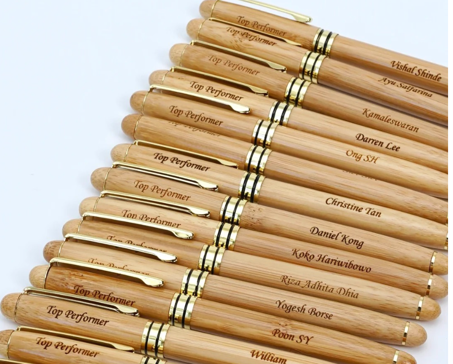 ปากกาลูกลื่น ไม้แท้ แกะชื่อได้ ปากกาไม้แท้ ตัดขอบทอง เพิ่มความหรูหรา สำหรับ ลูกค้าคนสำคัญ 517176