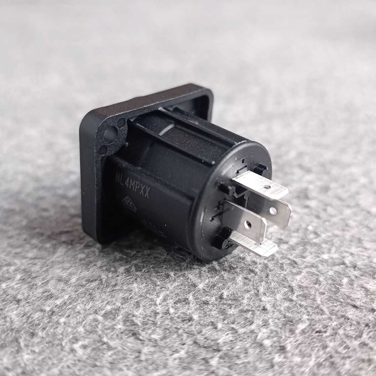 *ของแท้* NEUTRIK NL4MPXX แจ็ค SPEAKON ตัวเหลี่ยม สเปคคอนติดแท่น NL 4 MP สเปคคอนตัวเมีย เหลี่ยม สเปคคอนตัวเหลี่ยม ติดแท่น เอไอ-ไพศาล