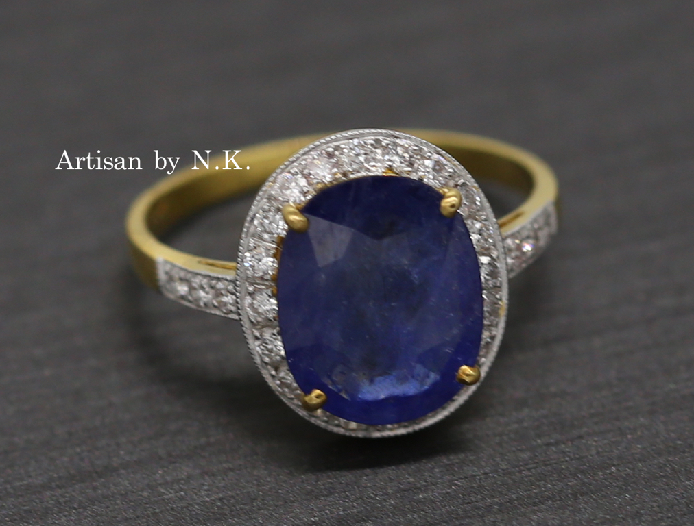 แหวนไพลินล้อมเพชร (Gold ring with Blue Sapphire and Diamonds)