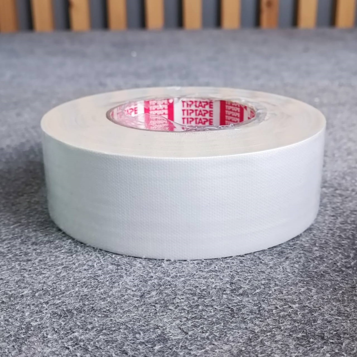 1ม้วน สีขาว แร็คซีน2นิ้ว 50หลา เทปกาว2" เทปกาว2นิ้ว เทป อุปกรณ์สำหรับงานเวที แร็คซีนสีขาว แร็คซีนยาว50หลา แร็คซีน50หลา เอไอ-ไพศาล