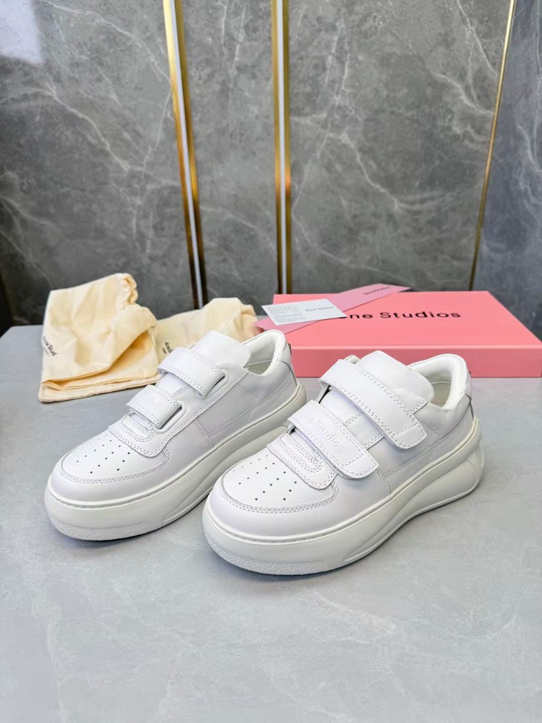 **do** รองเท้า Acne Studios VELCRO STRAP PLATFORM SNEAKERS ส้นสูง 4 cm สินค้าใหม่ ของแท้