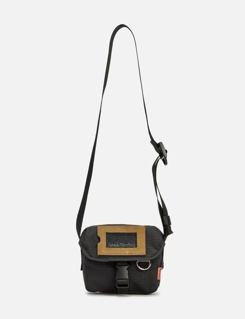 **do** กระเป๋า Acne Studios mini messenger bag สินค้าใหม่ ของแท้