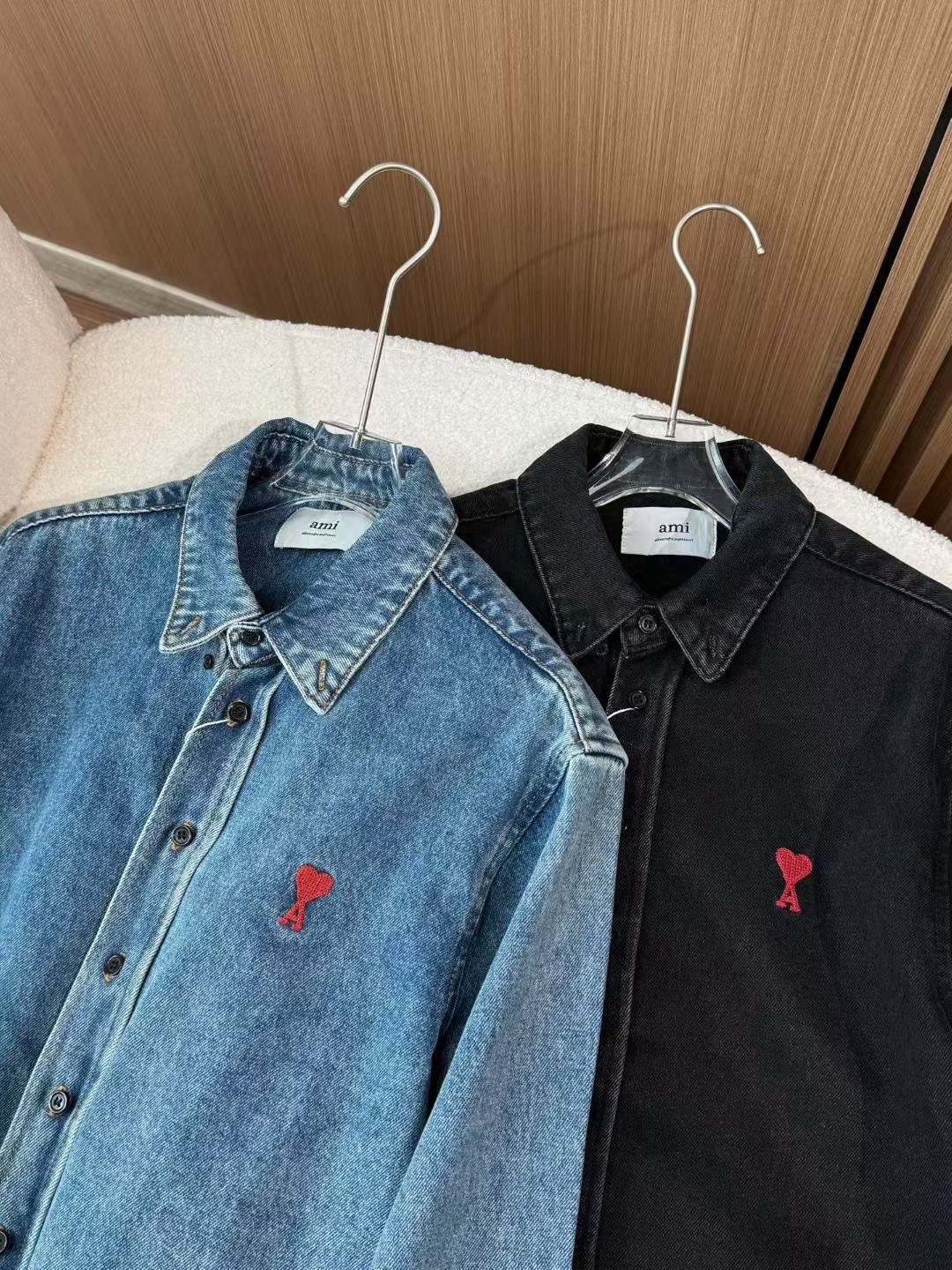 **do** เสื้อยีนส์ BLUE DENIM BUTTON DOWN AMI มี 2 สี ใส่ได้ ชาย หญิง สินค้าใหม่ ของแท้
