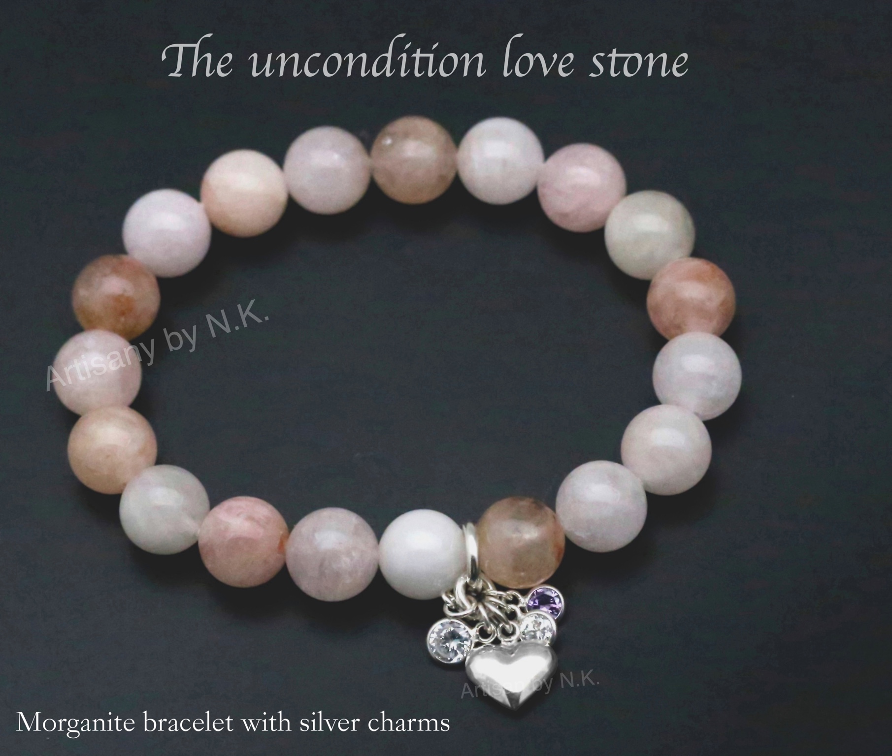 สร้อยข้อมือมอร์แกไนท์ ขนาดเม็ดละ 10 มิลลิเมตรพร้อมจี้เงิน (Morganite bracelet with silver charms)