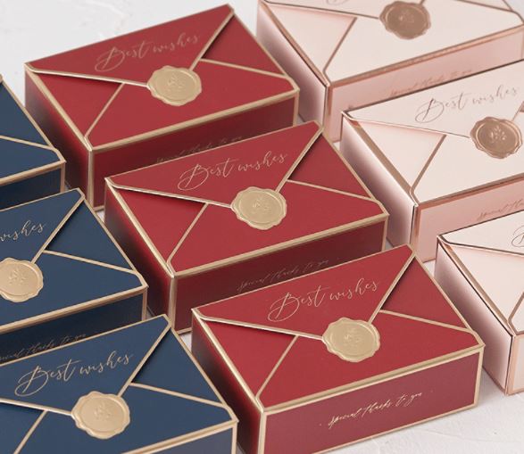 กล่องสี่เหลี่ยม กล่องใส่ของขวัญ ของชำร่วย งานแต่งงาน แบบหรูหรา ขอบทอง แบบซองจดหมาย 501003