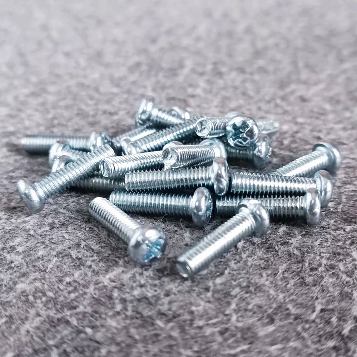 ถุง20ตัว สกรูJP 4X15 น็อต สกรู น็อตเกลียวละเอียด น็อตเกลียวละเอียดหัวกลม สกรูเกลียวละเอียด น็อตJP4X15 เอไอ-ไพศาล