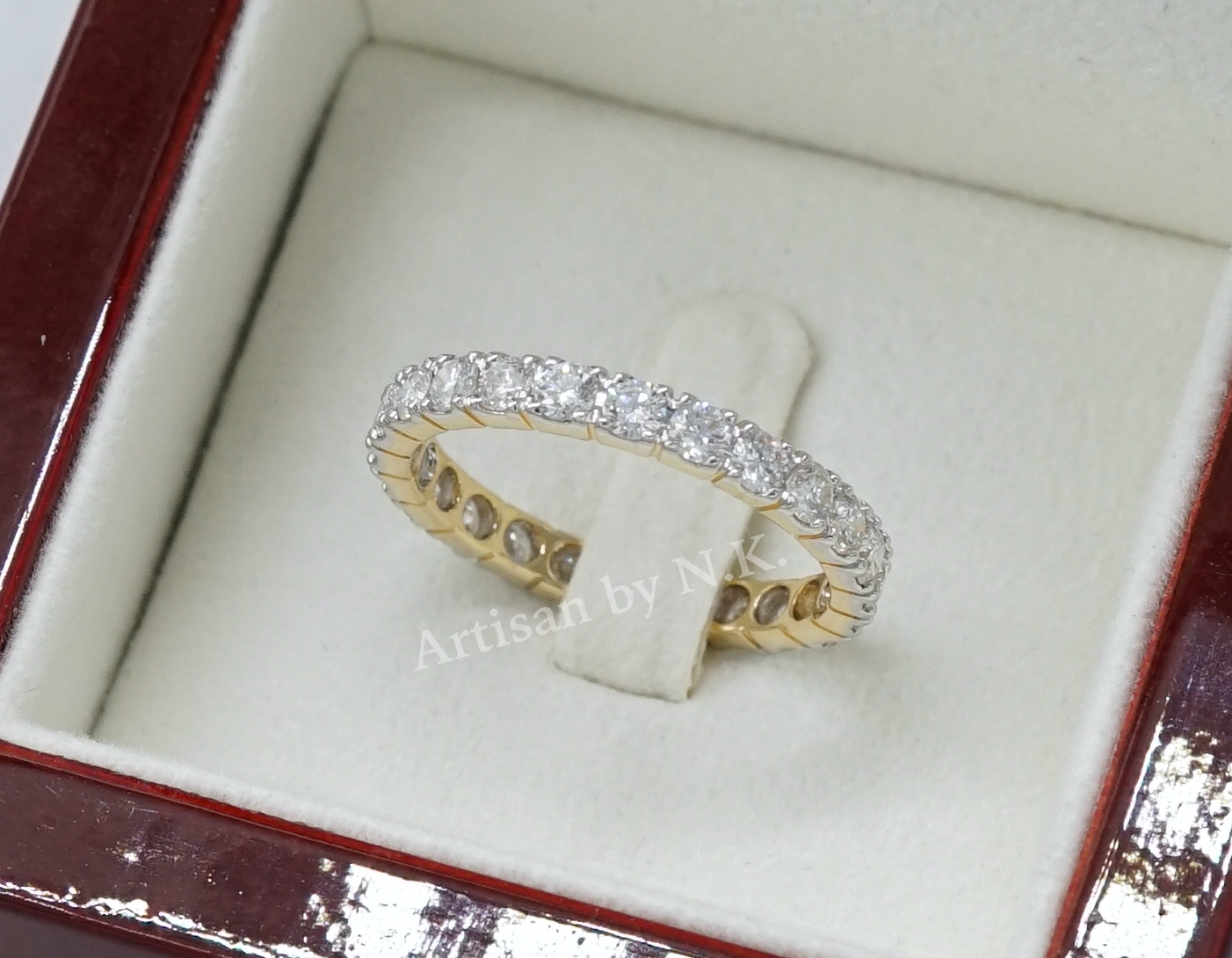 แหวนเพชรล้อมวง( Eternity Ring) น้ำหนักเพชรรวม 1.68 กะรัต (เพชร 24 เม็ด เม็ดละ 7 ตังค์ ) ตัวเรือนทำจากทอง 18K