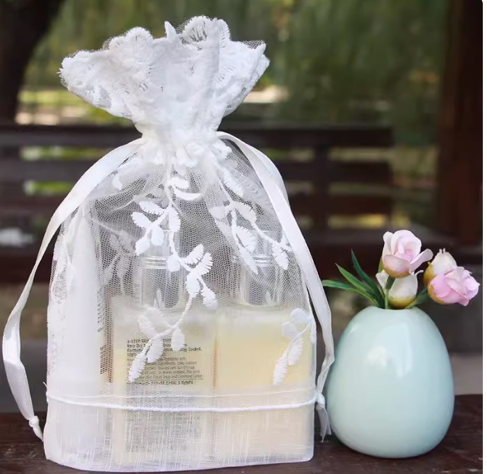 ถุงผ้าใส่ของชำร่วย ถุงผ้าลูกไม้ สีขาว ขนาด 16x23ซม ใส่ของขวัญ ของแจก แบบไทย ๆ ลายสวย 106786