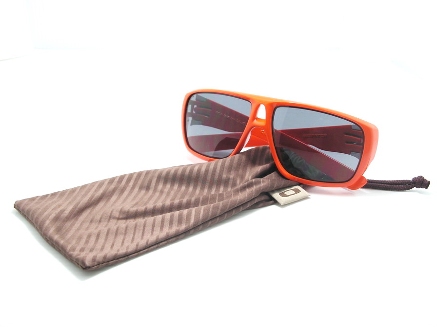 แว่นกันแดด Oakley Dispatch สี Clementine ใส่เท่ห์สุดๆค่ะ ของแท้และถูกที่สุด ส่งตรงจากUS.ค่ะ