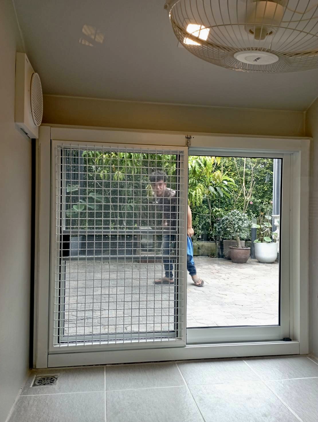 " 𝗠𝗜𝗡𝗜𝗠𝗔𝗟 𝗦𝗧𝗬𝗟𝗘 " บ้านหมา บ้านแมว ที่เน้นความเรียบง่าย สบายตา พร้อมกับโทนสีที่ลงตัว แบบรองรับการติดแอร์