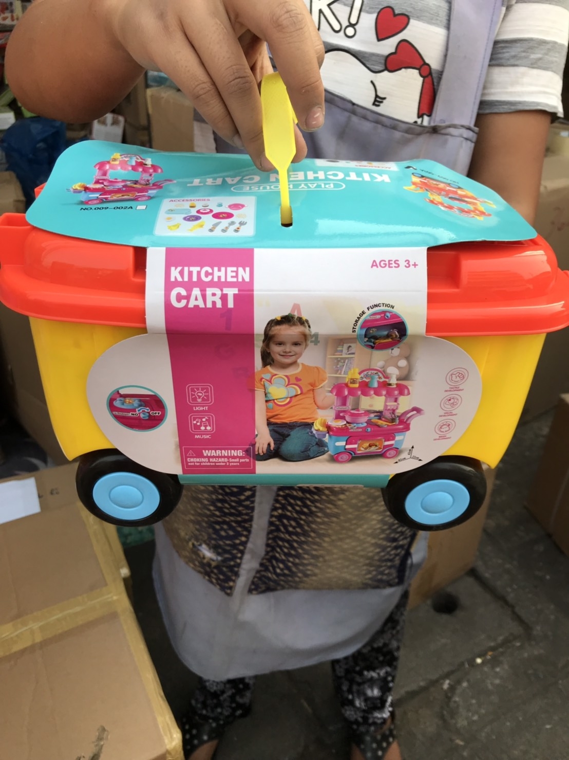 009-001A ของเล่นเด็กชุดครัวกระเป๋าล้อลาก ชิ้นละ