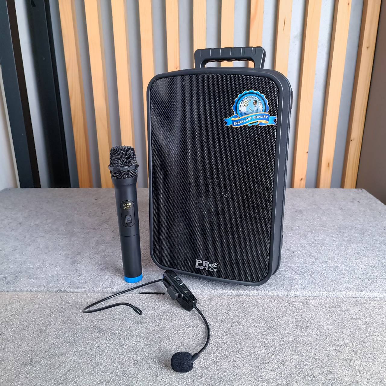 PROPLUS GX-8 ลำโพงล้อลาก ไมค์ลอย มือถือ1ตัว และ ไมค์ลอย แบบหนีบ 1ตัว มีแบตเตอรี่ในตัว ชาร์จไฟได้ ลำโพง ตู้ลำโพงพลาสติก 8" + แอมป์ PRO PLUS GX 8 GX8 เอไอ-ไพศาล