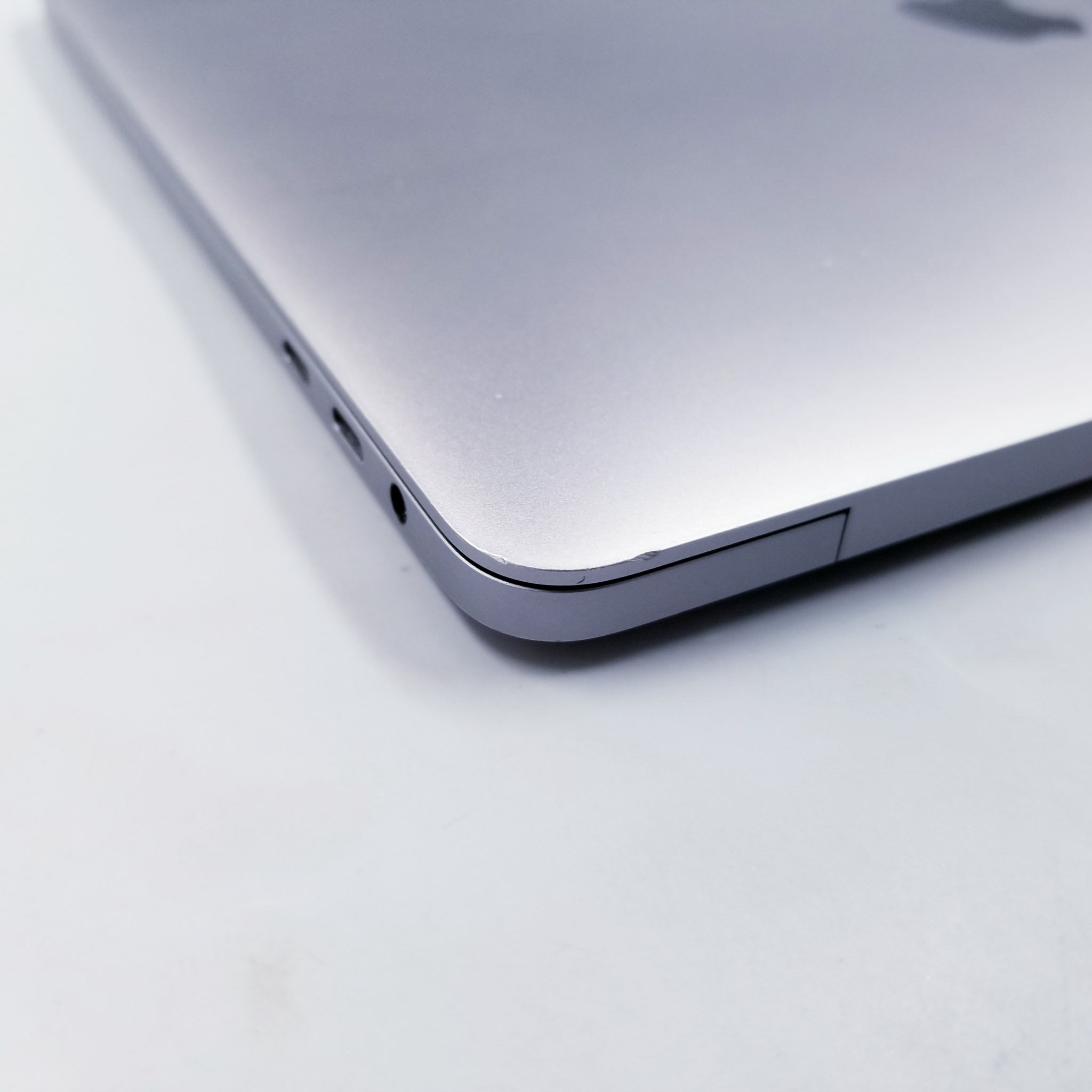 💎 MacBook Pro 13" 2018 Four Thunderbolt 3 ports SpaceGray 💎 💖 #มาแล้ว #MBP 2018 Touch Bar พร้อมเซ็นเซอร์ Touch ID ในตัว ราคาสุดคุ้ม 💖
