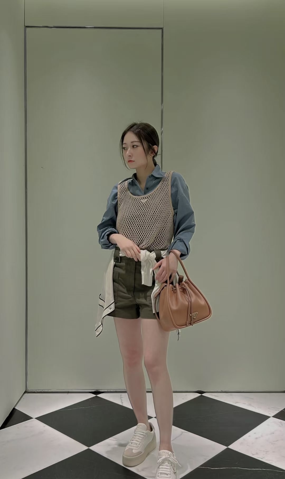 **do** กระเป๋าหนังแท้ Prada Bucket มีสายยาวเสริม สินค้าใหม่ ของแท้