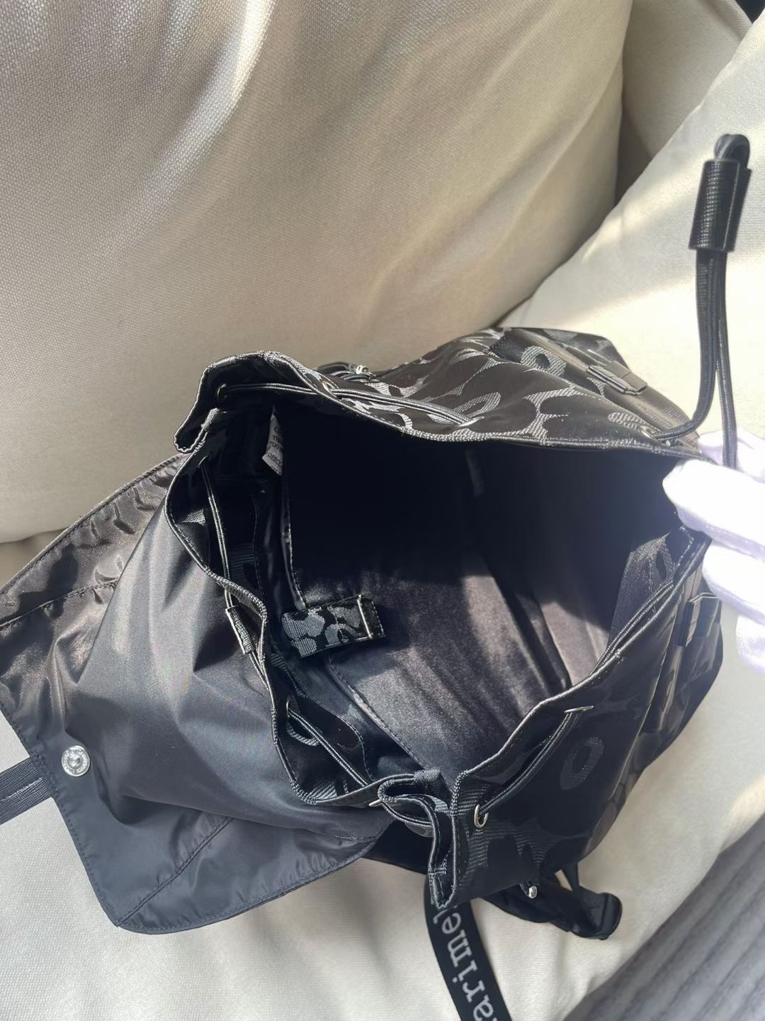 ** do** กระเป๋าเป้ Marimekko Everything Backpack L น้ำหนักเบา ใส่คอมพิวเตอร์ได้ สินค้าใหม่ ของแท้