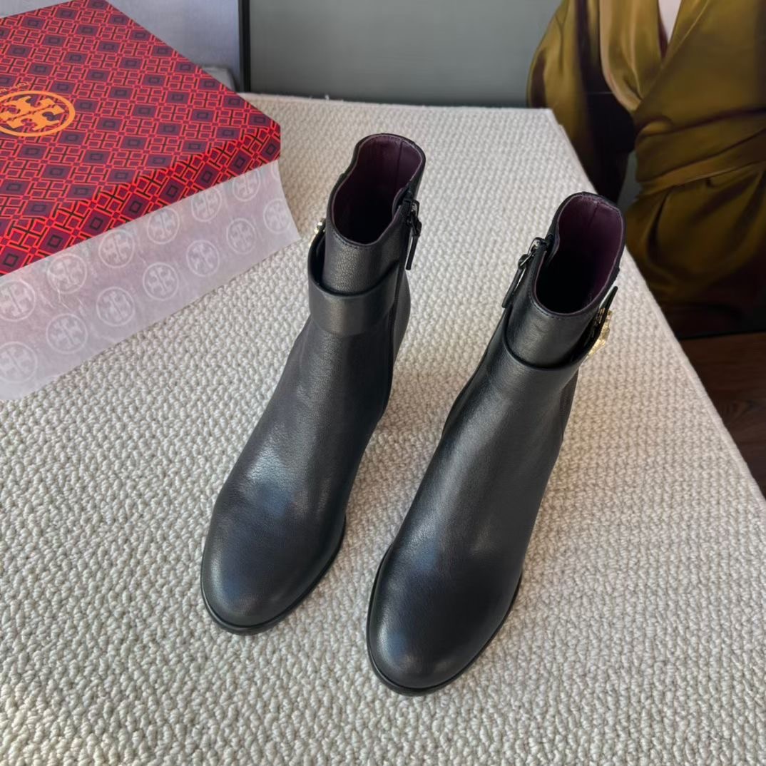 **do** รองเท้าหนังบู้ทสั้น Tory Burch T Lock High Heel Ankle Boots มี 2 สี สินค้าใหม่ ของแท้