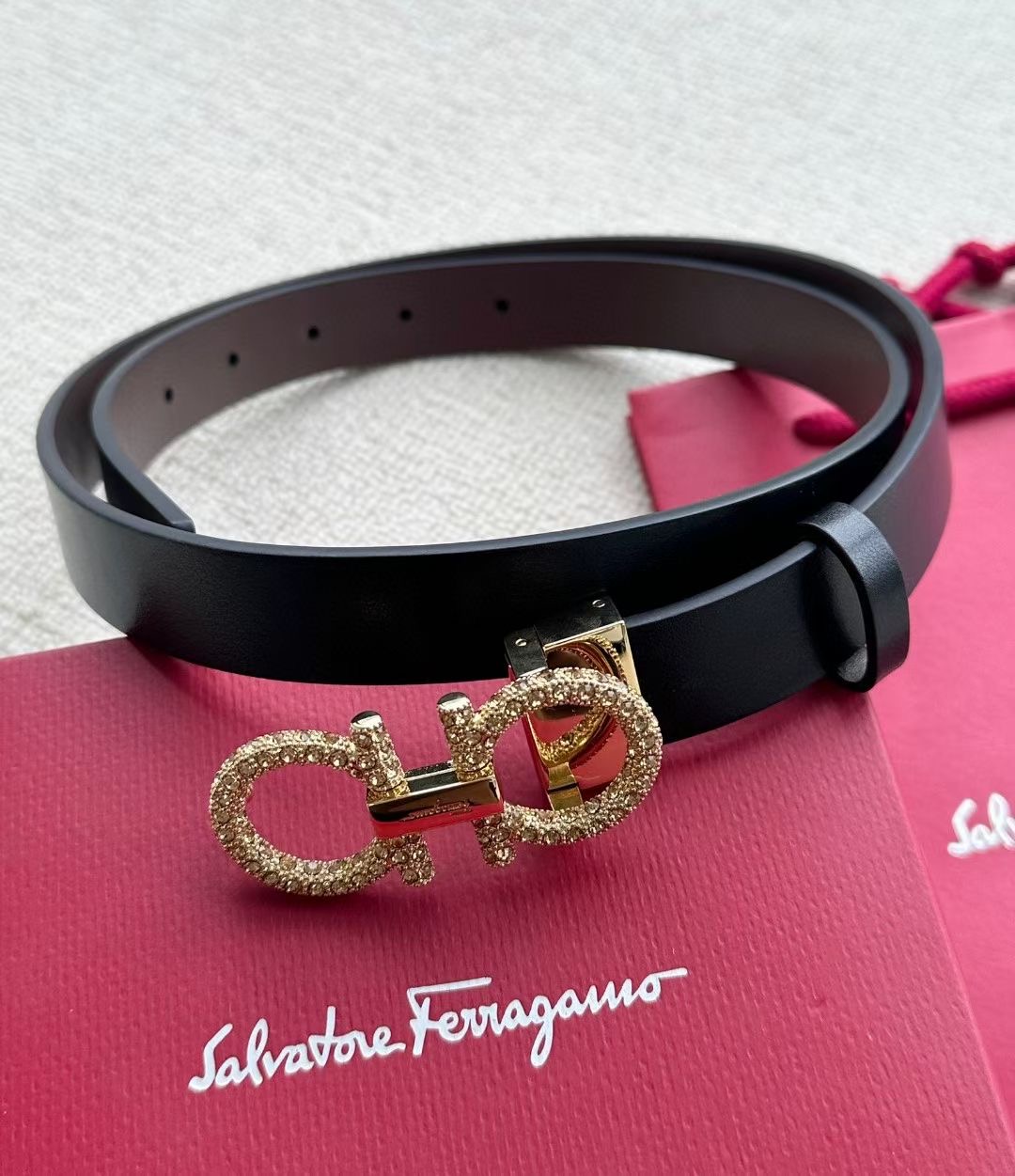 **do** เข็มขัด เฟอรากาโม Gancini-buckle leather belt ขนาด 2cm ของ ผู้หญิง สินค้าใหม่ ของแท้