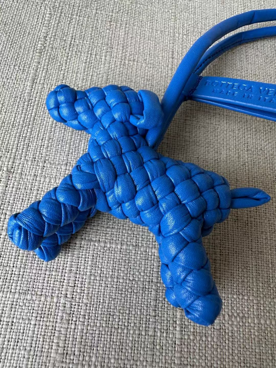 **do** ที่ห้อยกระเป๋า Bottega Dog Charm หนังแกะสาน มี 3สี ใหม่ ของแท้