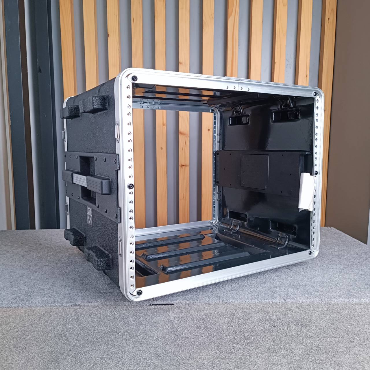 สินค้าเสียหายจากการขนส่ง NPE RACK RC-ABS8U ลึก17นิ้ว (ฝามีรอยแตก) แร็คพลาสติก กล่องใส่เครื่องเสียง RC ABS8U แร็ค กล่องแร็ค abs rack RCABS8U เอไอ-ไพศาล