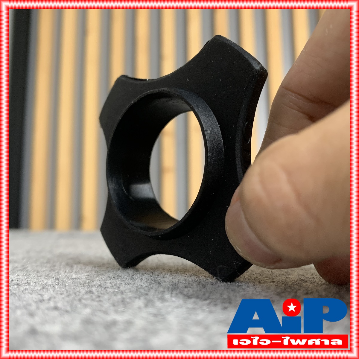 ที่รองไมค์กันกลิ้ง เหลี่ยมใหญ่ V-401 สีดำ ที่รองไมค์ กันกลิ้ง กันกลิ้งไมค์เหลี่ยมใหญ่สีดำ ใส่ได้ทั้ง ไมค์ลอย / ไมค์สาย