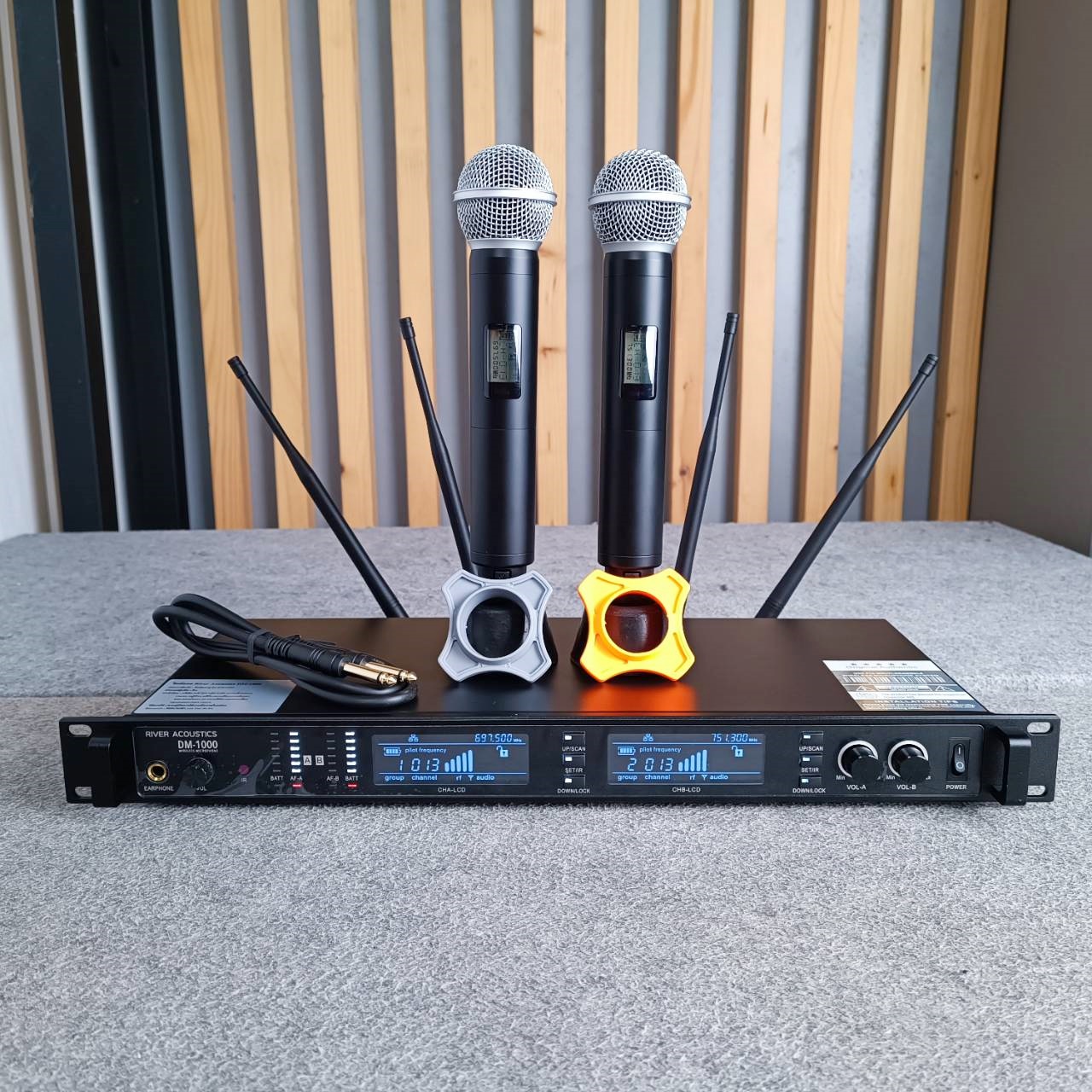 River Acoustics DM-1000 ไมค์ลอยคู่ ไมโครโฟน ไมค์ไร้สาย ไมค์ลอย มือถือคู่ DM 1000 DM1000 เอไอ-ไพศาล
