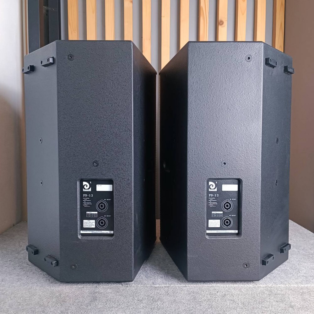 1คู่ DE ACOUSTIC PD-12 ตู้ลำโพง 12นิ้ว (คู่ละ) ตู้ลำโพง 12 นิ้ว เหมาะ สำหรับงานเสียงกลางแจ้ง สามารถวางเป็นมอนิเตอร์ได้ PD12 PD 12 เอไอ-ไพศาล