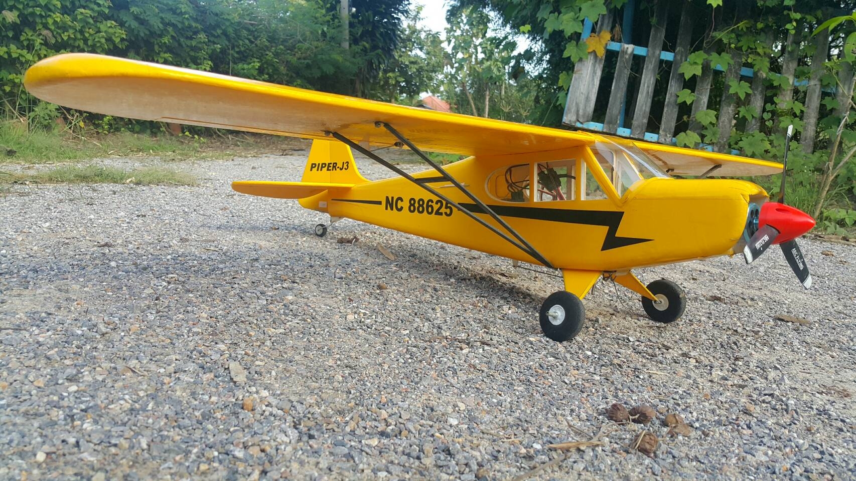 เครื่องบิน : Piper J-3 1.2M. (ไม่รวมสปินเนอร์ ใบพัด ล้อ)(สอบถามลายได้ที่ร้านค้า)