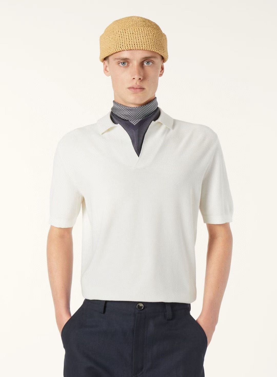 **do** เสื้อคอวีโปโล Loro Piana Buttonless Polo Shirt ผช มี 2 สี สินค้าใหม่ ของแท้