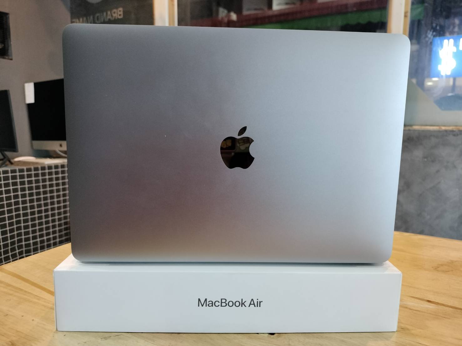 🚀 MacBook Air 13.3" (M1, 2020) 8/256GB Touch ID -Space Gray- 🪐 💻🌹 เบา!บาง!สุด! #MB Air 13.3" M1 ศูนย์ไทย❕️ ราคาคุ้ม❕️ ✨️💻 🌿 M1 / 8GB / 256GB SSD / Thunderbolt / 13.3" / IP