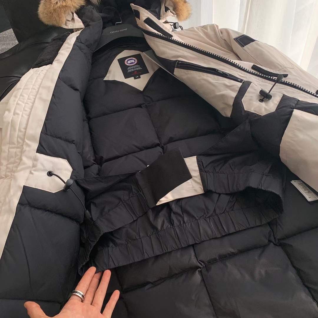 **Do** เสื้อ Canada Goose ใส่ได้ชาย หญิง สำหรับหนาวหรือหิมะตก ฮู้ดขนเฟอร์ มี 6 สีให้เลือก สินค้าใหม่ ของแท้