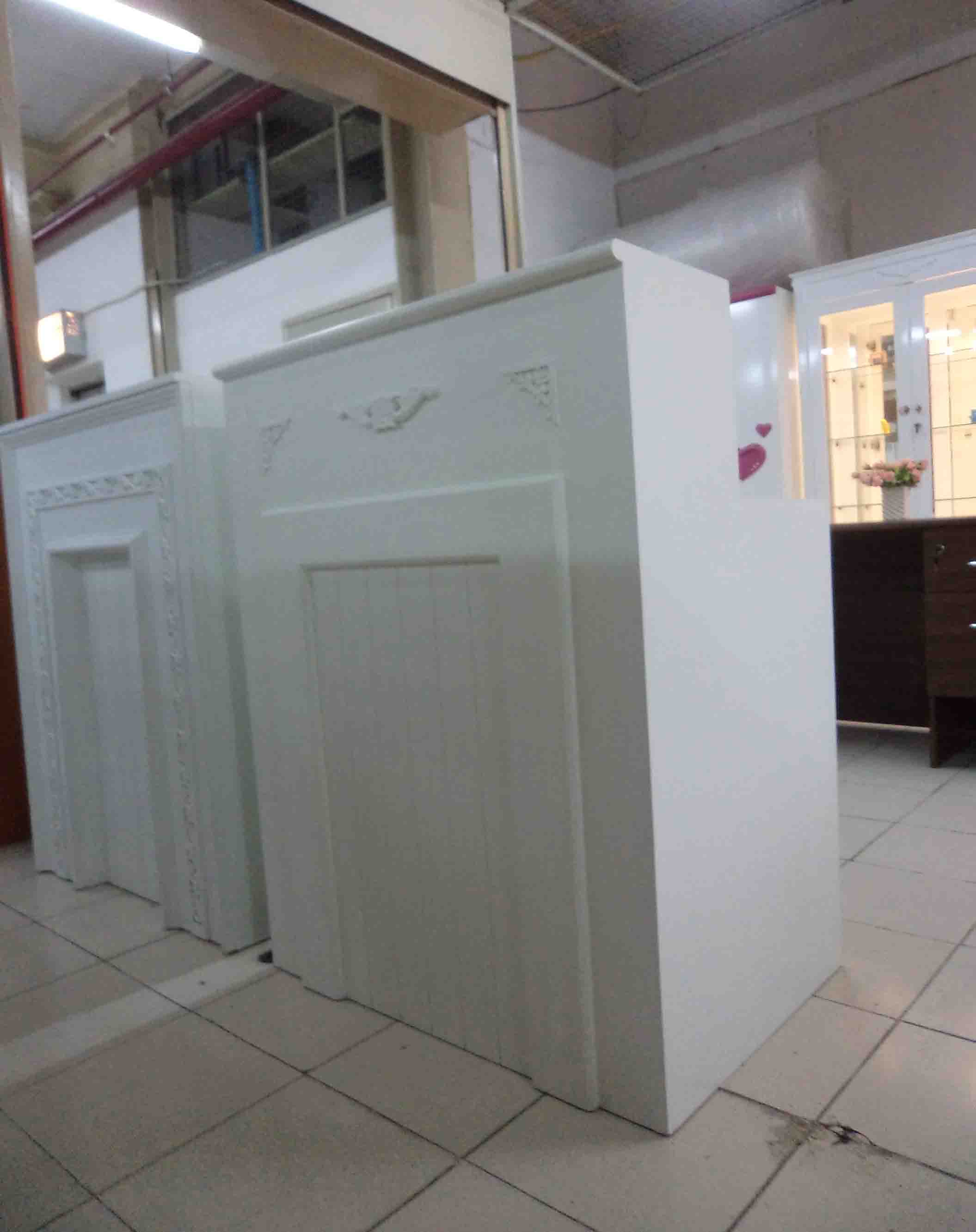 โต๊ะเคาน์เตอร์วินเทจสีขาวสำหรับร้านค้า ย80