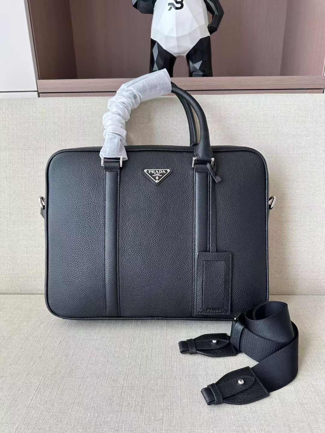 **do** กระเป๋าใส่เอกสาร Prada Leather Work Bag หนังแท้ สินค้าใหม่ ของแท้