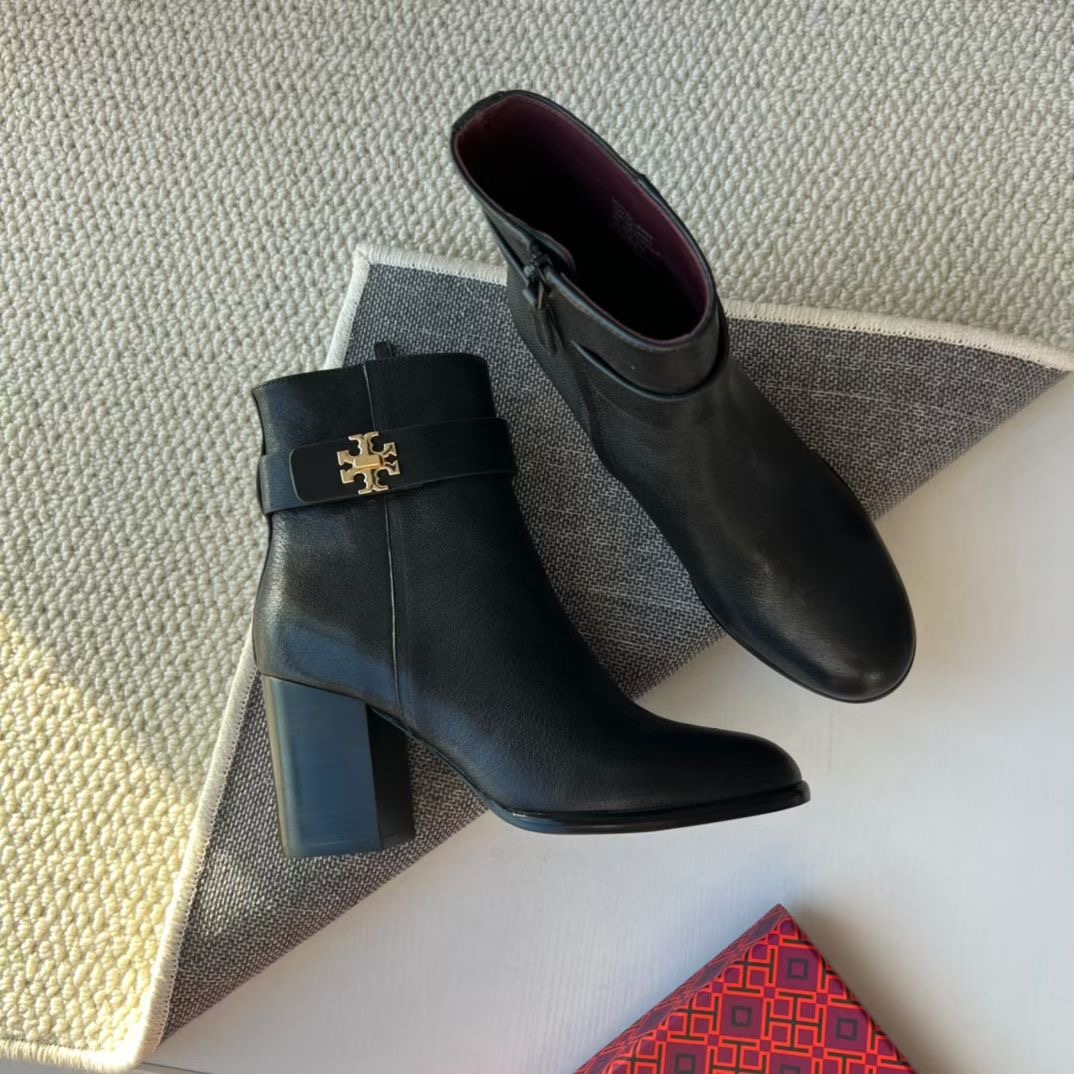 **do** รองเท้าหนังบู้ทสั้น Tory Burch T Lock High Heel Ankle Boots มี 2 สี สินค้าใหม่ ของแท้