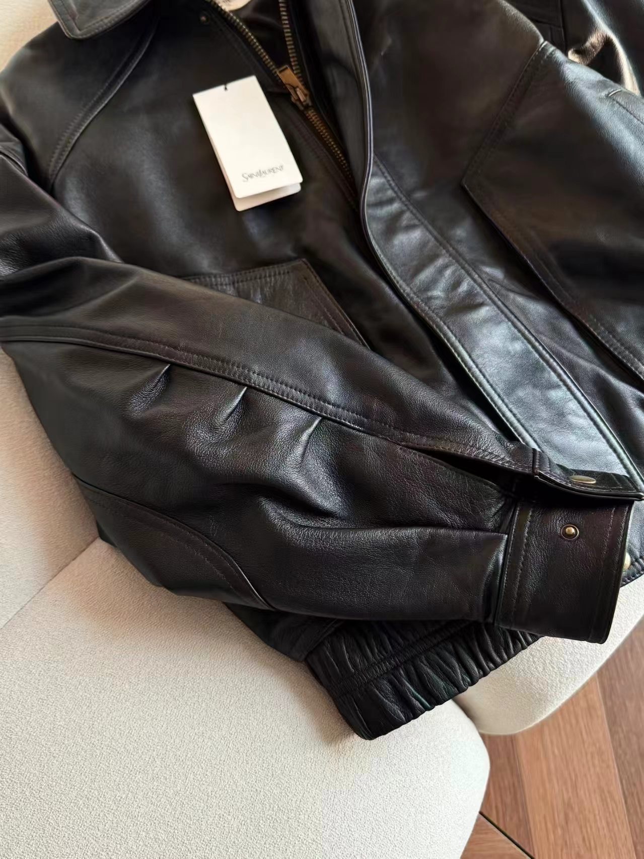 **do** เสื้อแจ๊กเก็ตหนังแกะ YSL BOMBER JACKET IN GRAINED LAMBSKIN สินค้าใหม่ ของแท้