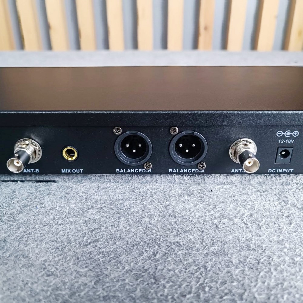 PROPLUS UM-800 ไมค์ลอยคู่ UHF (ออกมาทดแทน XM-111) จูนคลื่น ย้ายเสา ความถี่ใหม่ โปรพลัส UM 800 UM800 ไมค์ลอย ไมค์โครโฟน ไร้สาย ไมค์คาราโอเกะ เอไอ-ไพศาล +++