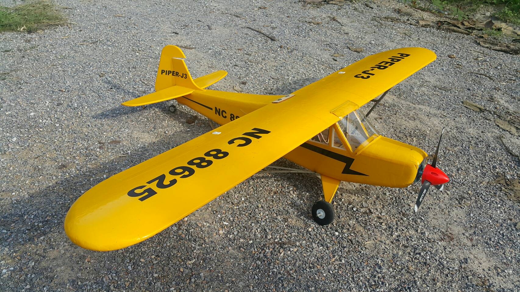 เครื่องบิน : Piper J-3 1.2M. (ไม่รวมสปินเนอร์ ใบพัด ล้อ)(สอบถามลายได้ที่ร้านค้า)
