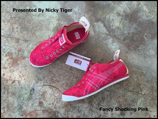 Mexico 66 Slip-on HOT-Pink / White (ชมพูสด) Show Case