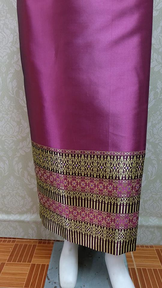 ผ้าถุงไหมสำเร็จรูปเนื้อดี สีชมพูอมม่วง สวยมาก เอว34 นิ้วเลื่อนได้ถึง36 นิ้ว