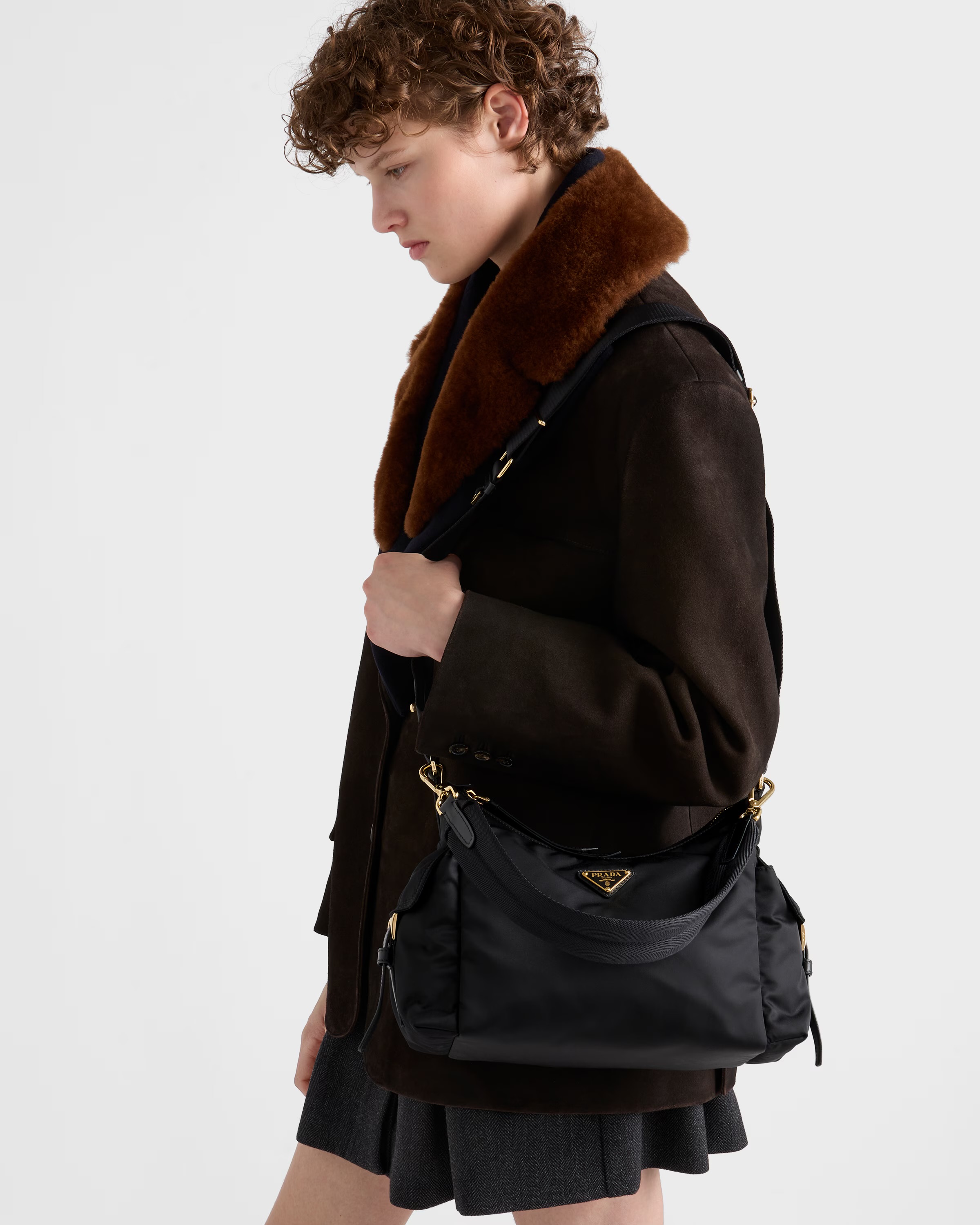 **do** กระเป๋าผ้าไนล่อน Prada Explore large Re-Nylon and leather bag สินค้าใหม่ ของแท้